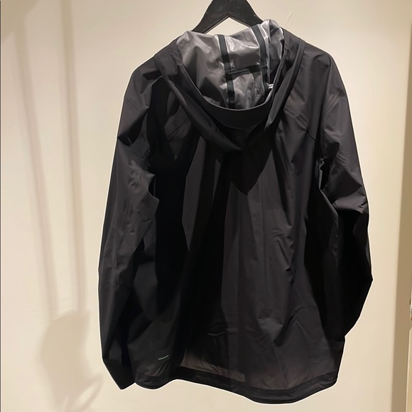 Lululemon Black Men's Jacket - Picture 3 of 3